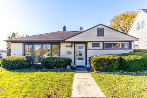 Photo of 858 E Grant Drive, Des Plaines, IL 60016 (MLS # 12515228)