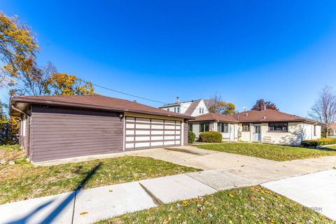 Tiny photo for 858 E Grant Drive, Des Plaines, IL 60016 (MLS # 12515228)