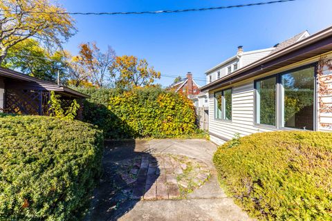 Tiny photo for 858 E Grant Drive, Des Plaines, IL 60016 (MLS # 12515228)