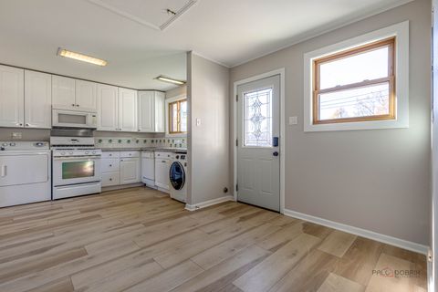 Tiny photo for 858 E Grant Drive, Des Plaines, IL 60016 (MLS # 12515228)