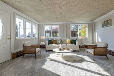 Tiny photo for 858 E Grant Drive, Des Plaines, IL 60016 (MLS # 12515228)