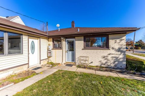 Tiny photo for 858 E Grant Drive, Des Plaines, IL 60016 (MLS # 12515228)