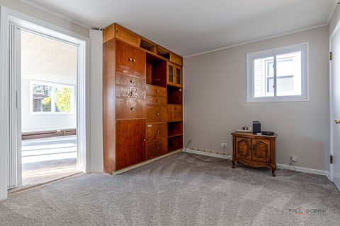 Tiny photo for 858 E Grant Drive, Des Plaines, IL 60016 (MLS # 12515228)