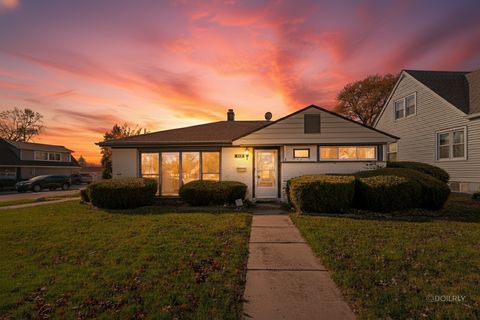 Tiny photo for 858 E Grant Drive, Des Plaines, IL 60016 (MLS # 12515228)