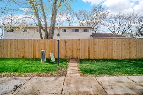 Tiny photo for 2022 Duxbury Court #2022, Streamwood, IL 60107 (MLS # 12666874)