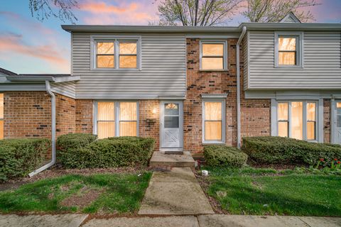 Tiny photo for 2022 Duxbury Court #2022, Streamwood, IL 60107 (MLS # 12666874)