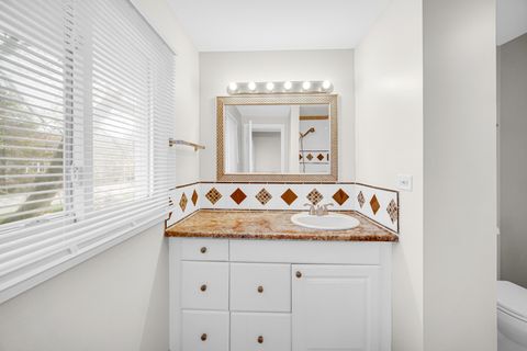 Tiny photo for 2022 Duxbury Court #2022, Streamwood, IL 60107 (MLS # 12666874)