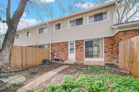 Tiny photo for 2022 Duxbury Court #2022, Streamwood, IL 60107 (MLS # 12666874)