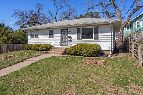 Tiny photo for 630 W Lombard Street, Davenport, IA 52803 (MLS # 12600771)
