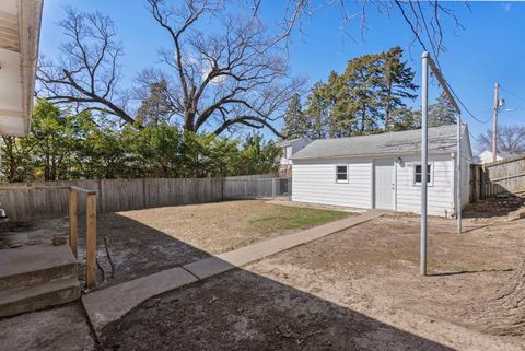 Tiny photo for 630 W Lombard Street, Davenport, IA 52803 (MLS # 12600771)