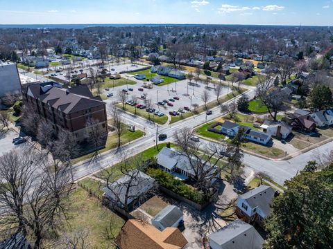 Tiny photo for 630 W Lombard Street, Davenport, IA 52803 (MLS # 12600771)