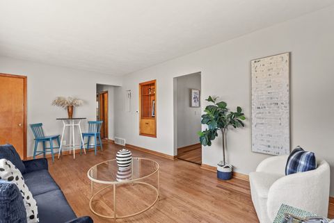 Tiny photo for 630 W Lombard Street, Davenport, IA 52803 (MLS # 12600771)