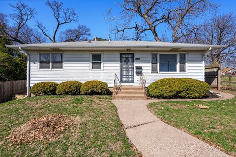 Photo of 630 W Lombard Street, Davenport, IA 52803 (MLS # 12600771)