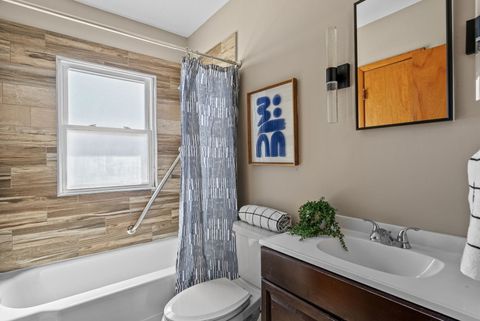 Tiny photo for 630 W Lombard Street, Davenport, IA 52803 (MLS # 12600771)