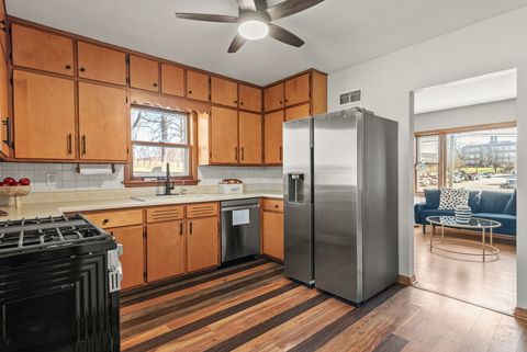 Tiny photo for 630 W Lombard Street, Davenport, IA 52803 (MLS # 12600771)