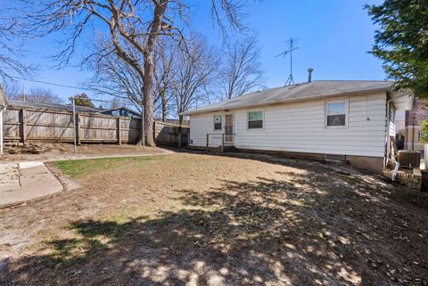 Tiny photo for 630 W Lombard Street, Davenport, IA 52803 (MLS # 12600771)