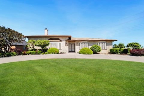 Tiny photo for 2 Hamilton Lane, Oak Brook, IL 60523 (MLS # 12375445)