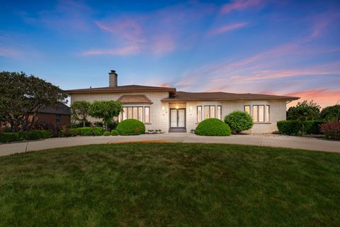 Tiny photo for 2 Hamilton Lane, Oak Brook, IL 60523 (MLS # 12375445)