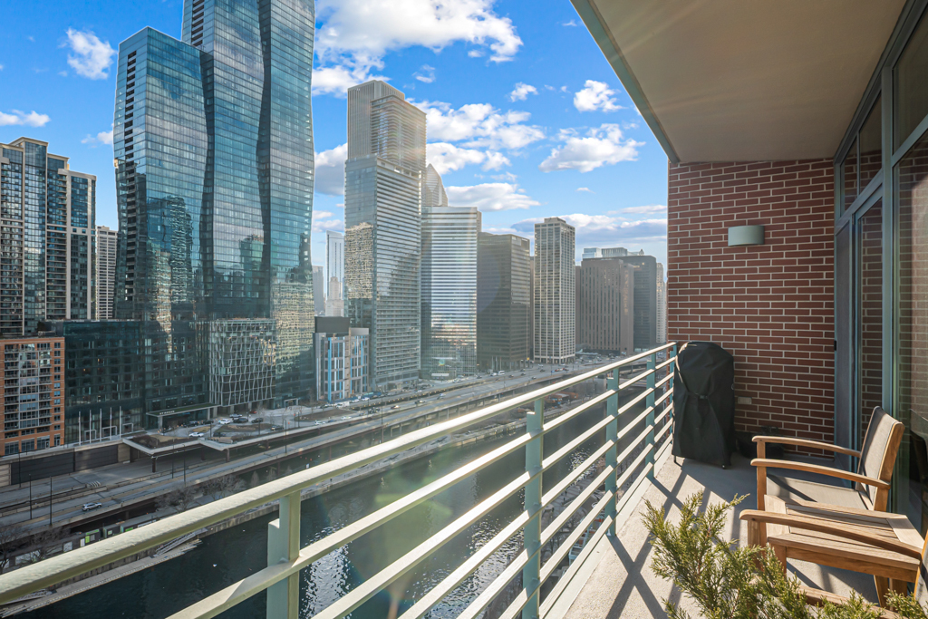 445 E NORTH WATER Street 2003