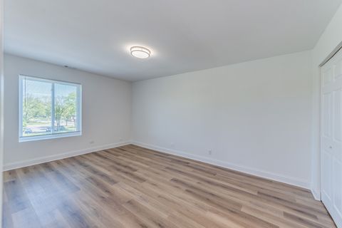 Tiny photo for 900 Perrie Drive #304, Elk Grove Village, IL 60007 (MLS # 12649735)