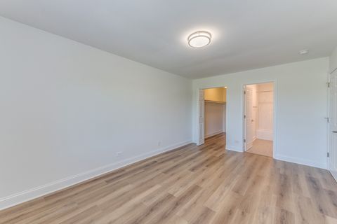 Tiny photo for 900 Perrie Drive #304, Elk Grove Village, IL 60007 (MLS # 12649735)