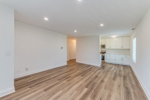 Tiny photo for 900 Perrie Drive #304, Elk Grove Village, IL 60007 (MLS # 12649735)