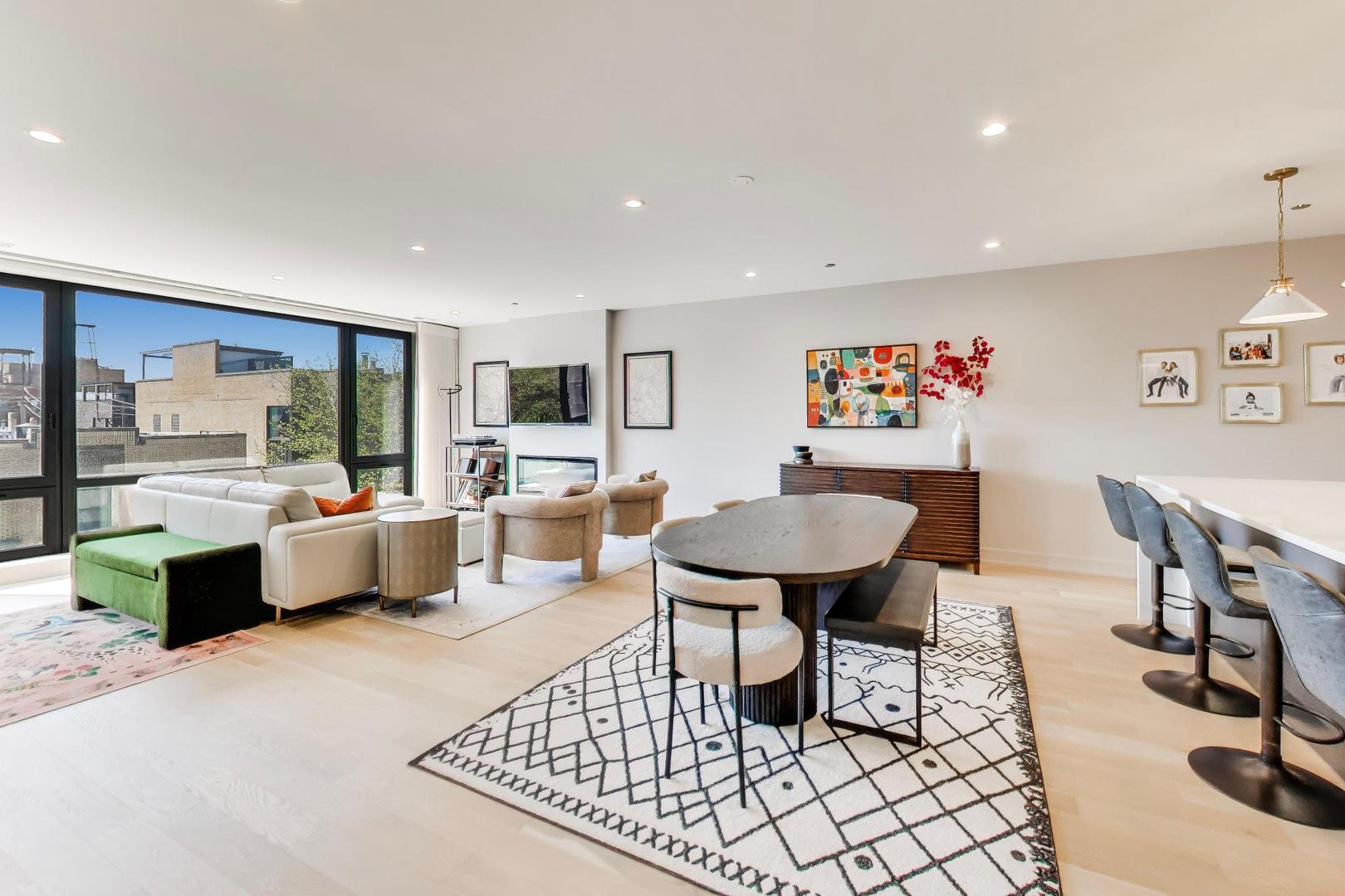 1350 W Erie Street 4E