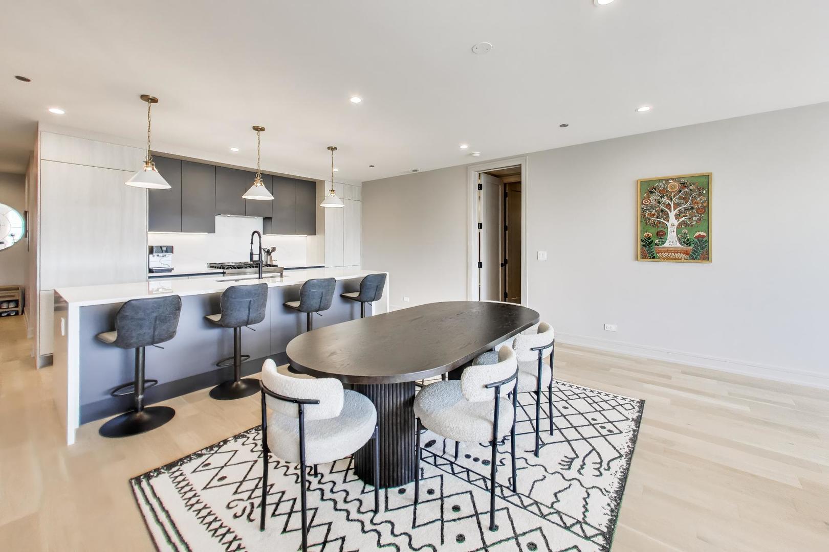 1350 W Erie Street 4E