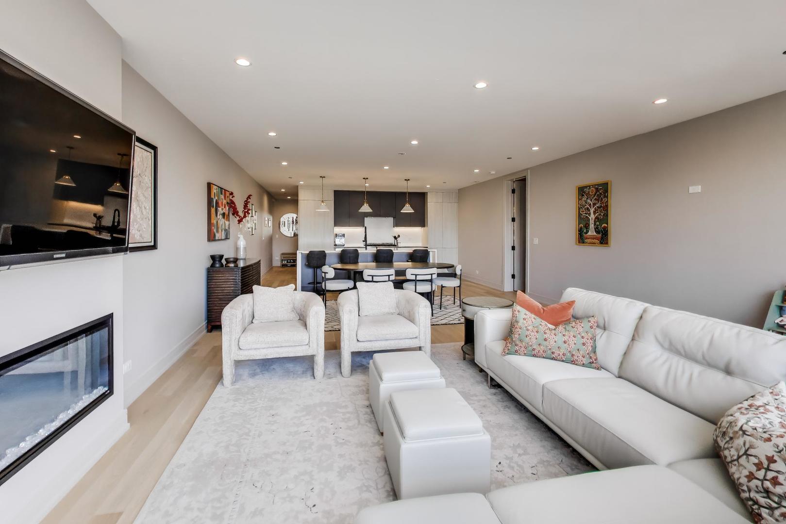 1350 W Erie Street 4E