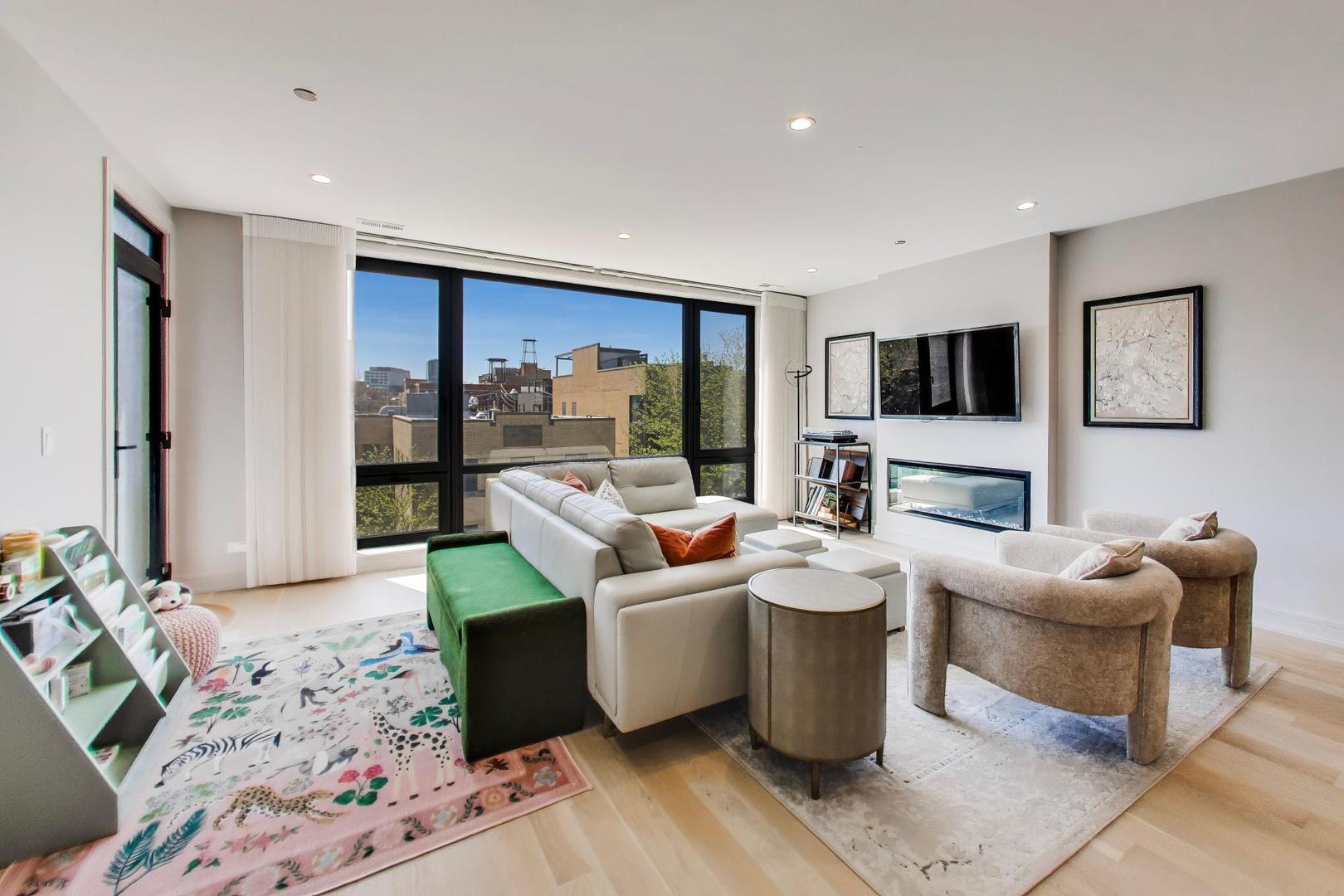 1350 W Erie Street 4E