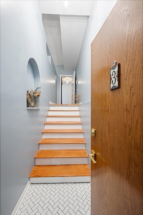 Tiny photo for 4053 N Sheridan Road #3, Chicago, IL 60613 (MLS # 12733203)