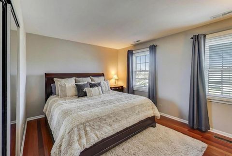 Tiny photo for 829 Heatherstone Drive, Schaumburg, IL 60173 (MLS # 12581642)