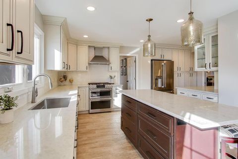 Tiny photo for 829 Heatherstone Drive, Schaumburg, IL 60173 (MLS # 12581642)