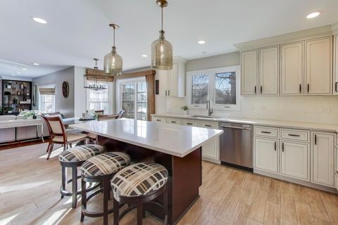 Tiny photo for 829 Heatherstone Drive, Schaumburg, IL 60173 (MLS # 12581642)