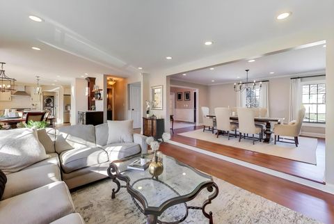 Tiny photo for 829 Heatherstone Drive, Schaumburg, IL 60173 (MLS # 12581642)