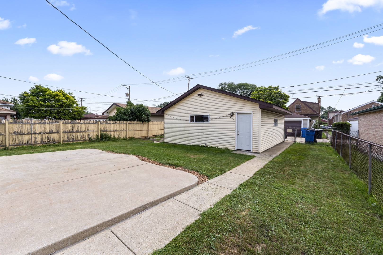 3237 W 83rd Place