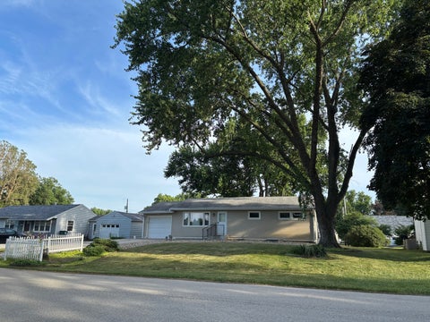 Photo of 4620 50th Avenue, Moline, IL 61265 (MLS # 12669866)