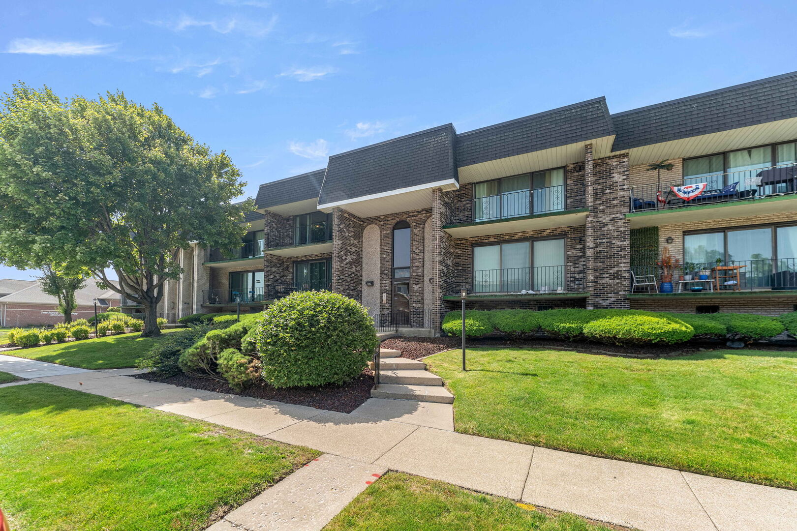9122 S Pulaski Road 2E