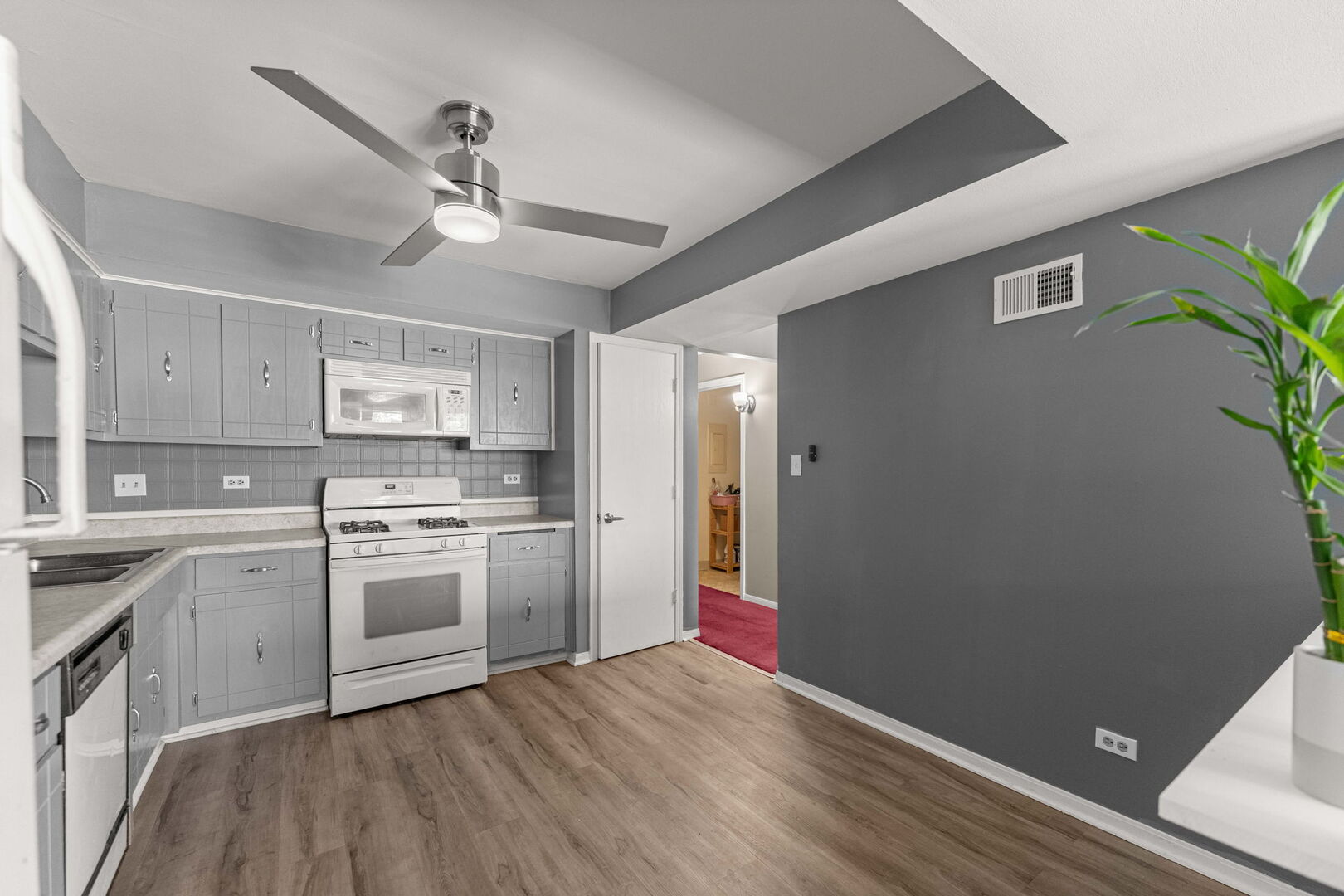 9122 S Pulaski Road 2E