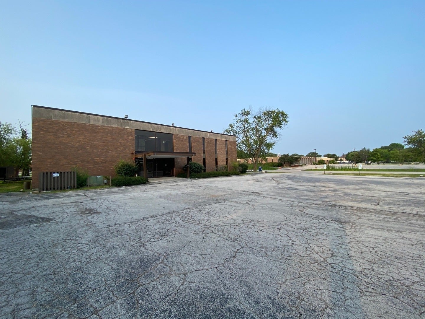 2555 W Lincoln Highway 102