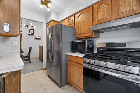 Tiny photo for 6443 Oak Forest Avenue #3E, Tinley Park, IL 60477 (MLS # 12557706)