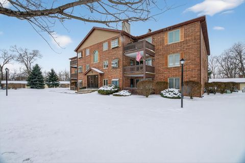 Tiny photo for 6443 Oak Forest Avenue #3E, Tinley Park, IL 60477 (MLS # 12557706)