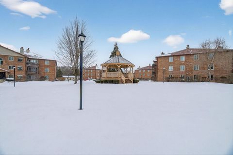 Tiny photo for 6443 Oak Forest Avenue #3E, Tinley Park, IL 60477 (MLS # 12557706)