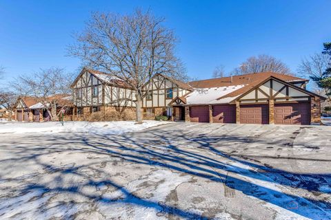 Tiny photo for 1025 Cottonwood Court #1B, Wheeling, IL 60090 (MLS # 12552234)