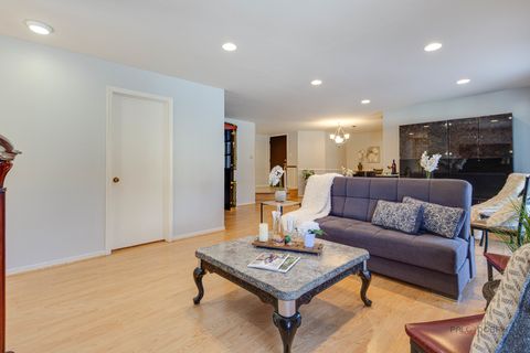 Tiny photo for 1025 Cottonwood Court #1B, Wheeling, IL 60090 (MLS # 12552234)