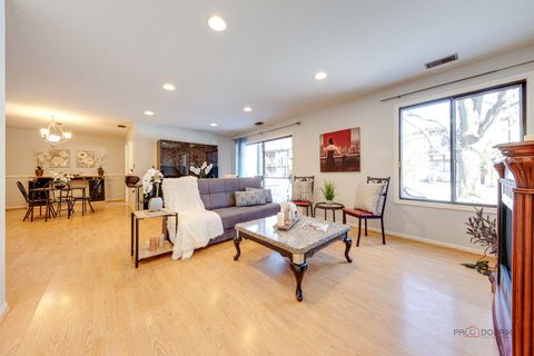 Tiny photo for 1025 Cottonwood Court #1B, Wheeling, IL 60090 (MLS # 12552234)