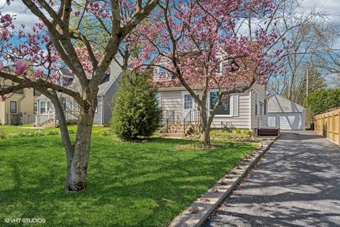 Photo of 1552 McCraren Road, Highland Park, IL 60035 (MLS # 12495698) Photo of 1552 McCraren Road, Highland Park, IL 60035 (MLS # 12495698)