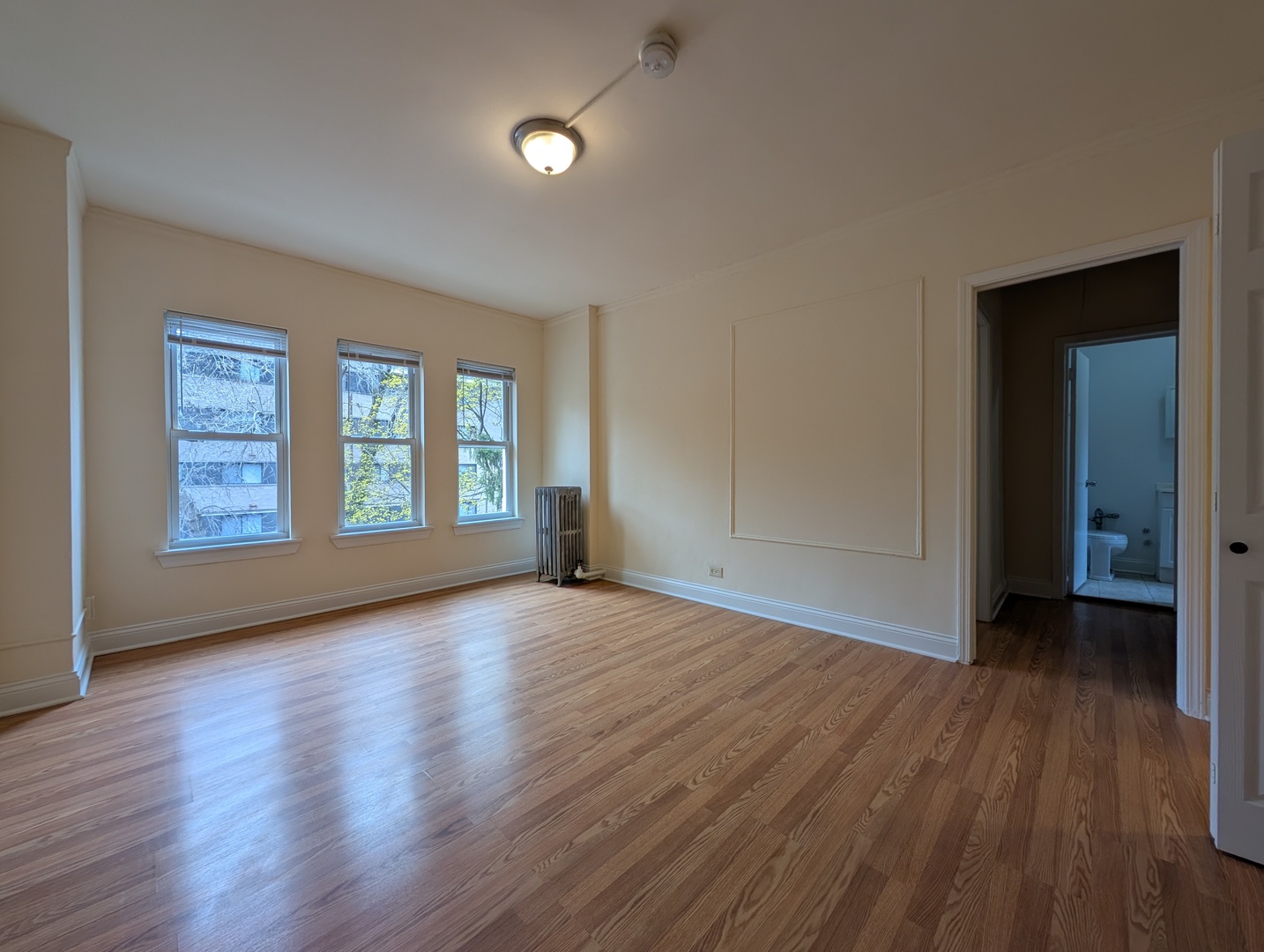 5417 N Kenmore Avenue 402