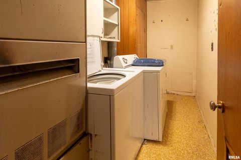 Tiny photo for 813 S SKYLINE Drive, Carbondale, IL 62901 (MLS # EB459659)