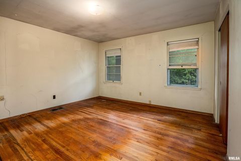 Tiny photo for 813 S SKYLINE Drive, Carbondale, IL 62901 (MLS # EB459659)